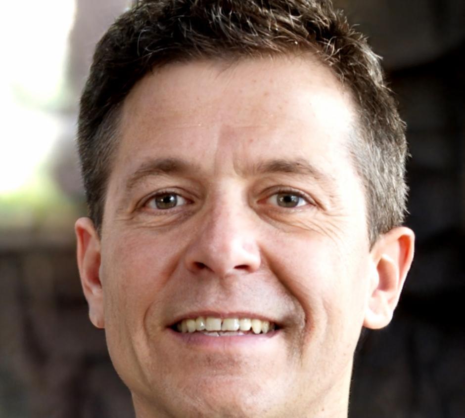 Portrait de Bastien Moreau, expert en sécurité bancaire